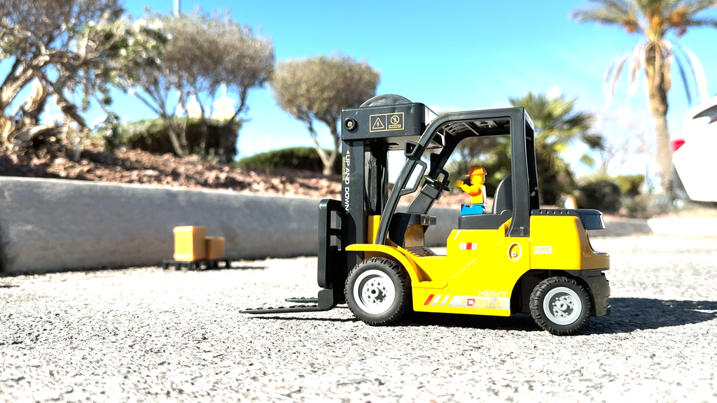 Remote Controlled Miniature ForkLift (1:24 SCALE)